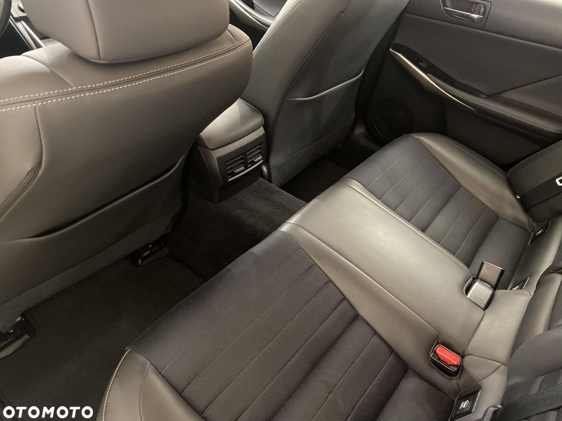 Lexus IS 200t Elite - 11
