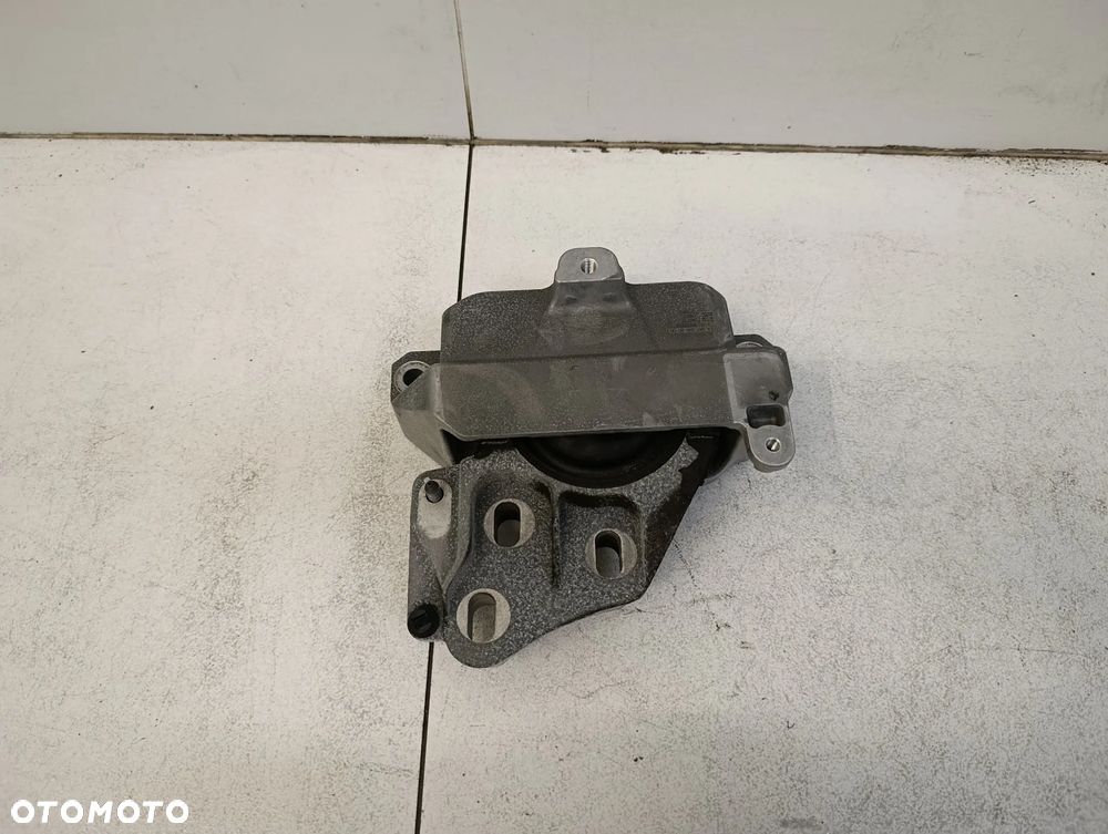 Łapa poduszka mocowanie silnika Mercedes CLA W118 A118 118 lift 1.3B