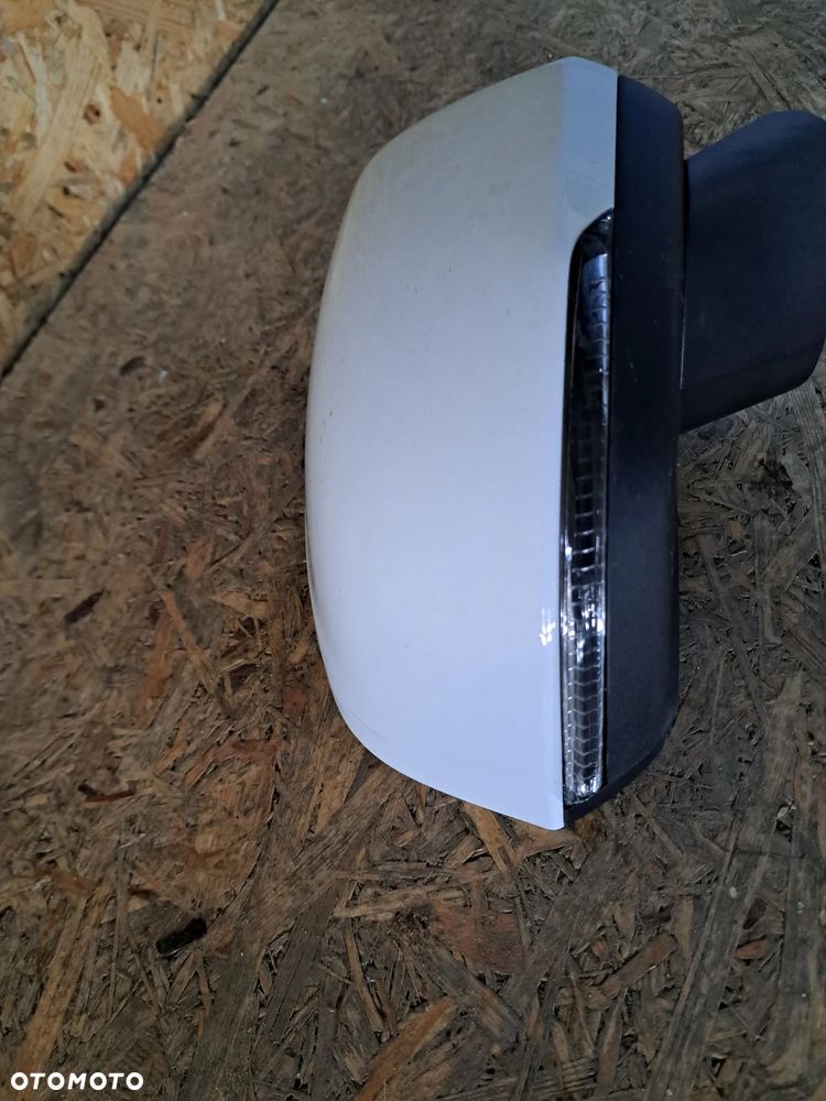 Volvo XC40 lusterko prawe zewnętrzne kod lakieru 614  11pin - 2