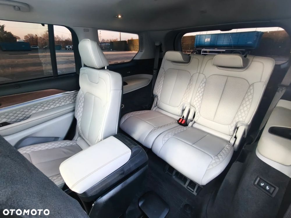 Jeep Grand Cherokee - 35