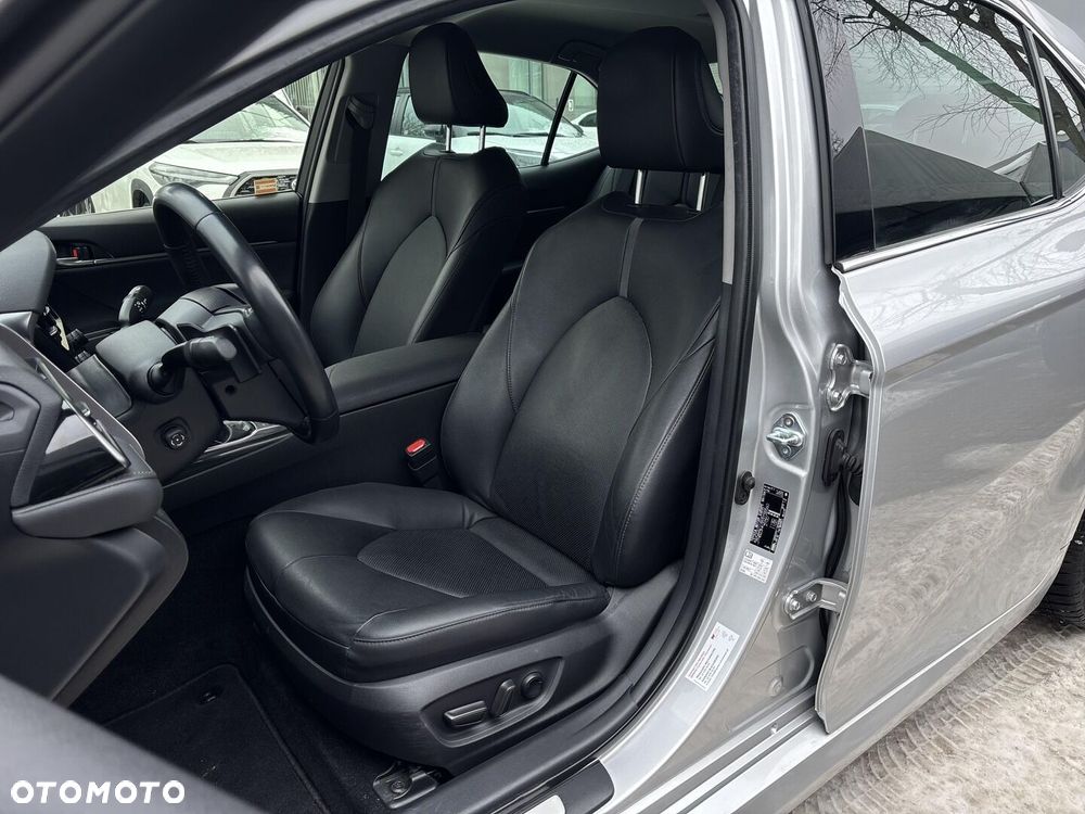 Toyota Camry 2.5 Hybrid Executive CVT - 12