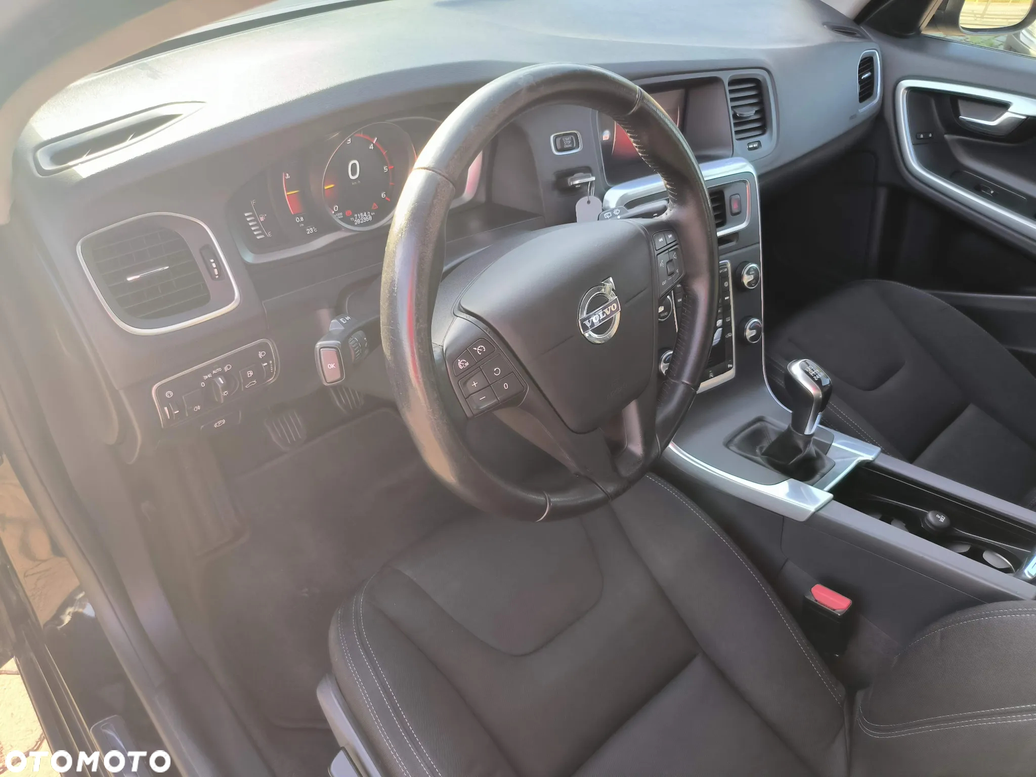 Volvo V60 D2 Drive-E Dynamic Edition (Kinetic) - 13