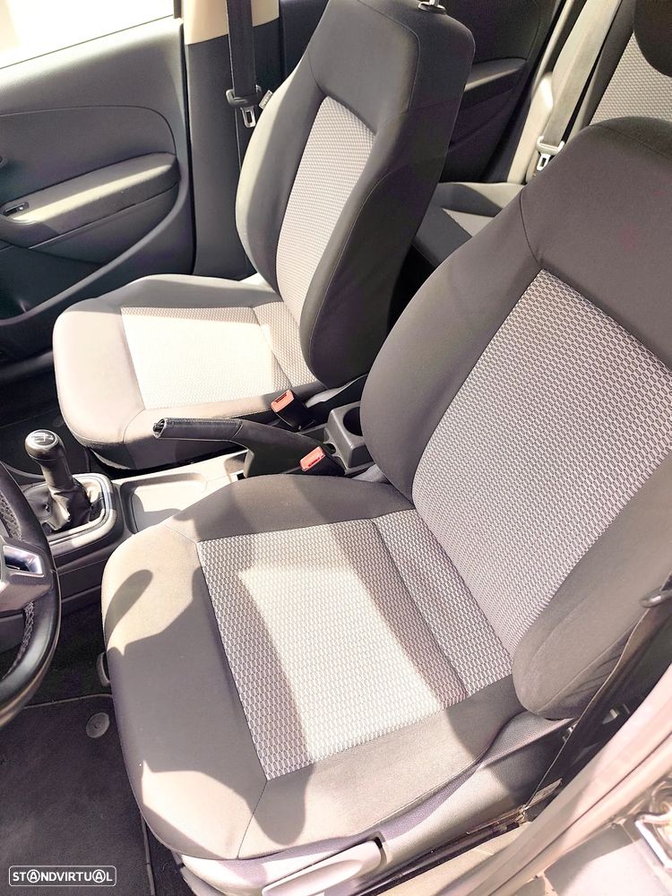 VW Polo 1.6 TDI Confortline BlueMotion - 14