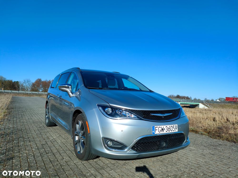 Chrysler Pacifica - 16