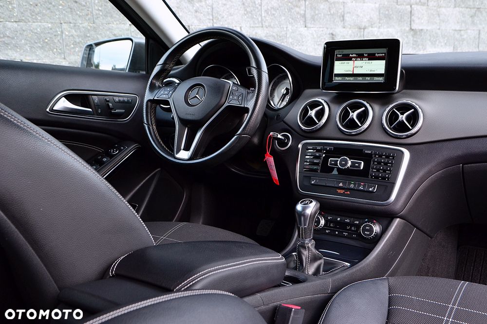 Mercedes-Benz GLA 200 Urban - 17