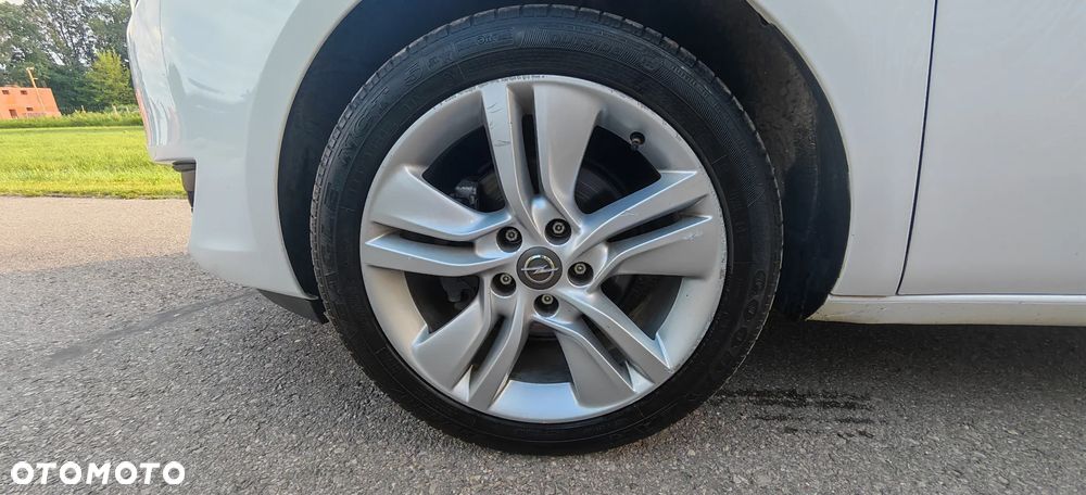 Opel Meriva 1.4 T Essentia S&S - 12
