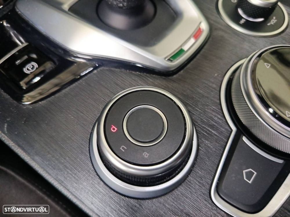 Alfa Romeo Giulia 2.2 D Super AT8 - 23