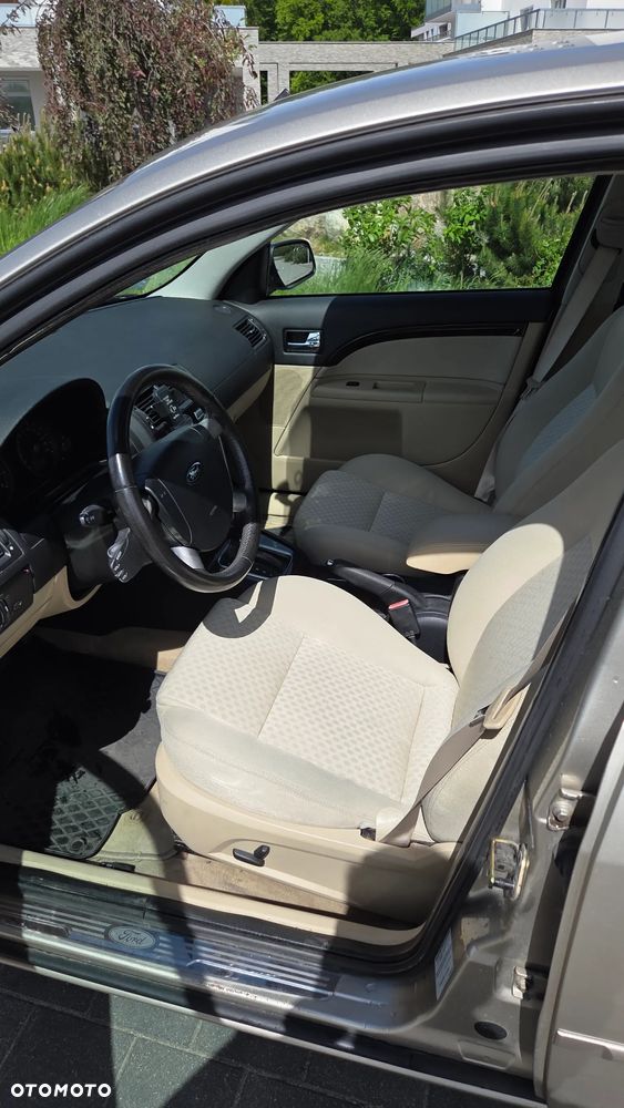 Ford Mondeo 2.0 Ambiente - 9