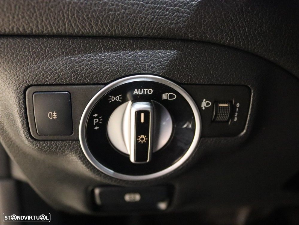 Mercedes-Benz CLA 180 d Shooting Brake Urban Aut. - 19