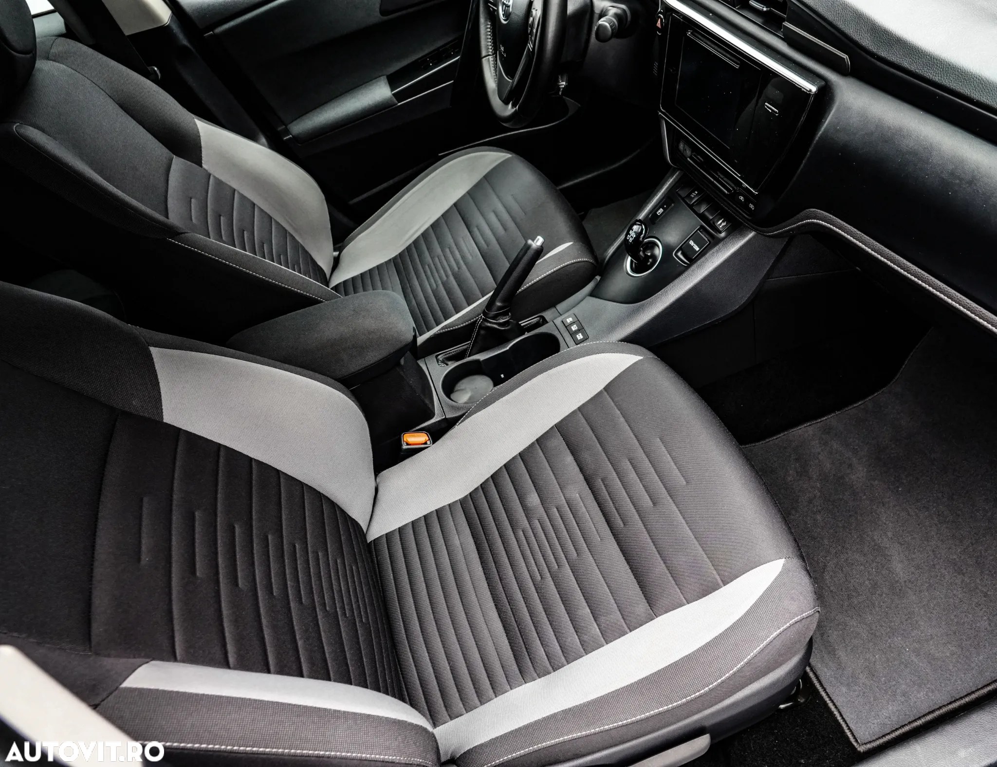 Toyota Auris 1.8 L VVT-i Hybrid Sol - 14