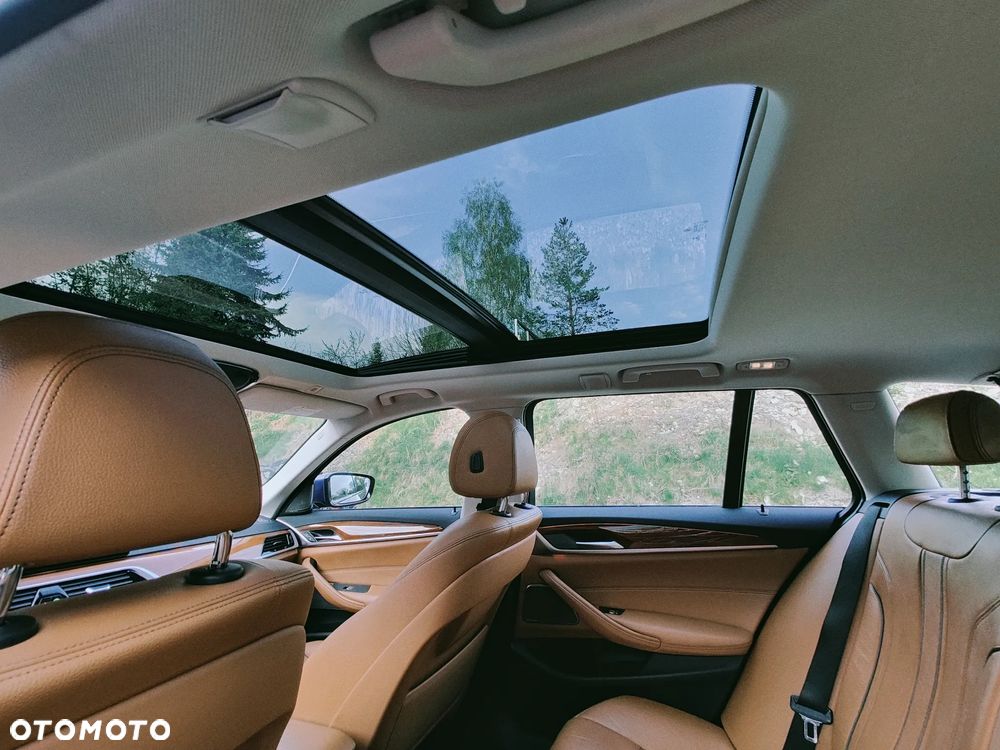 BMW Seria 5 540d xDrive mHEV - 11