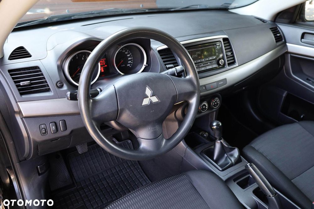 Mitsubishi Lancer 1.6 Invite - 13