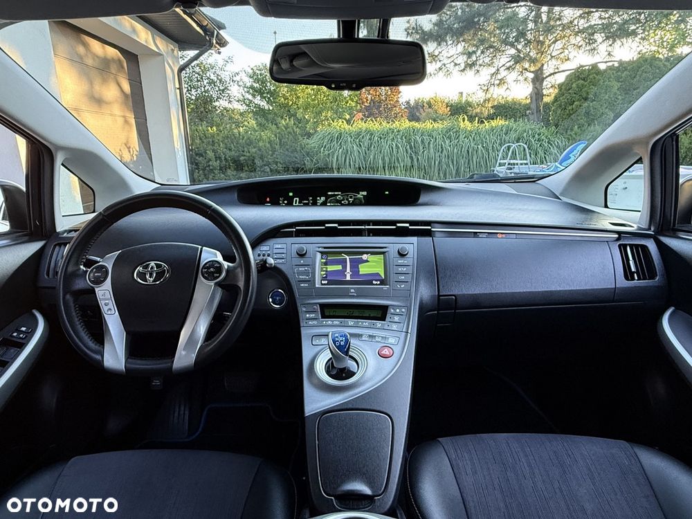 Toyota Prius (Hybrid) Executive - 21