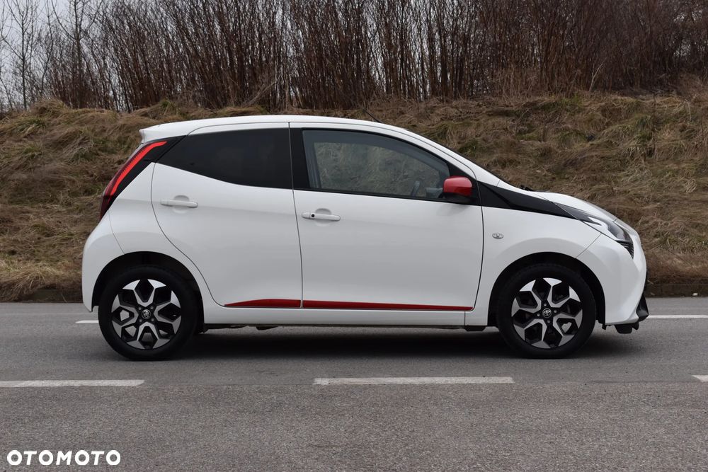 Toyota Aygo x.shift x-play connect - 3