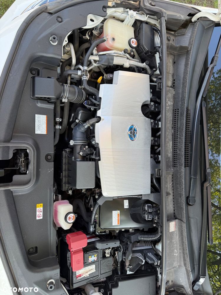 Toyota Prius (Hybrid) Life - 27