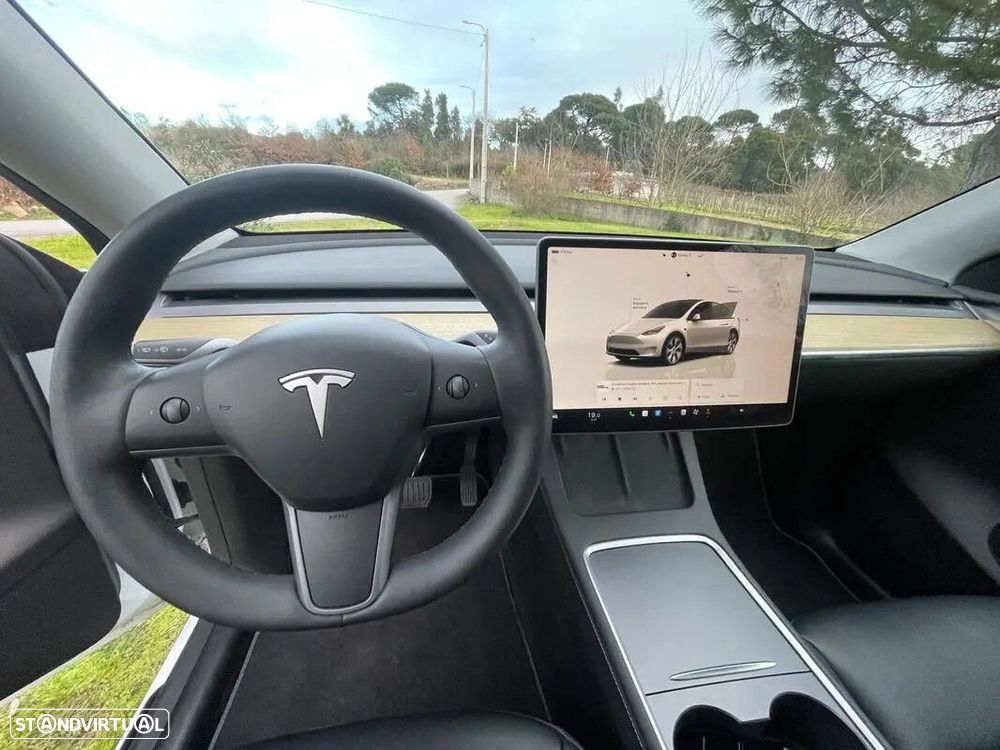 Tesla Model Y - 16