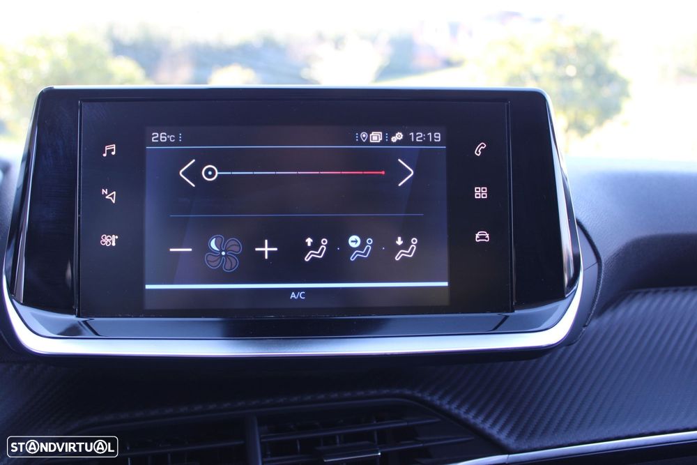 Peugeot 208 1.2 PureTech SE Style - 12