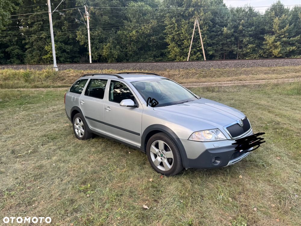 Skoda Octavia Scout 2.0 TDI DPF - 8