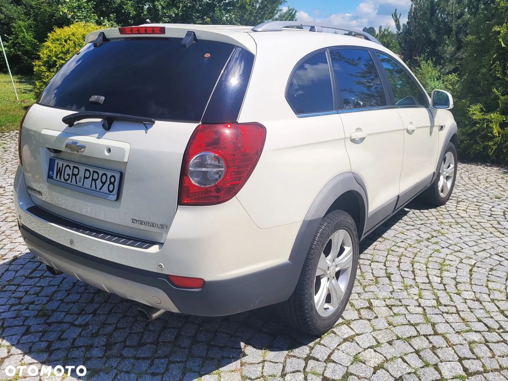 Chevrolet Captiva 2.2 D LTZ - 4