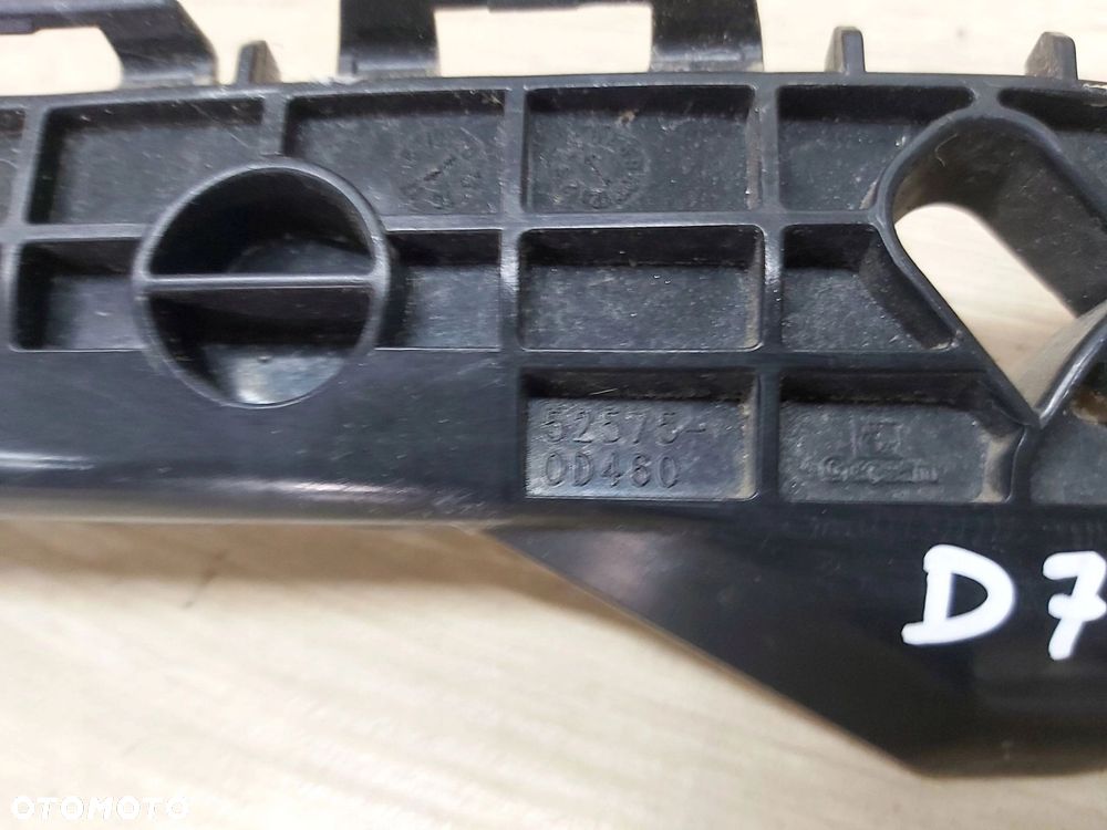 Toyota Yaris III II Lift 18-21r ślizg zderzaka prawy tył 52575-0D460 - 5