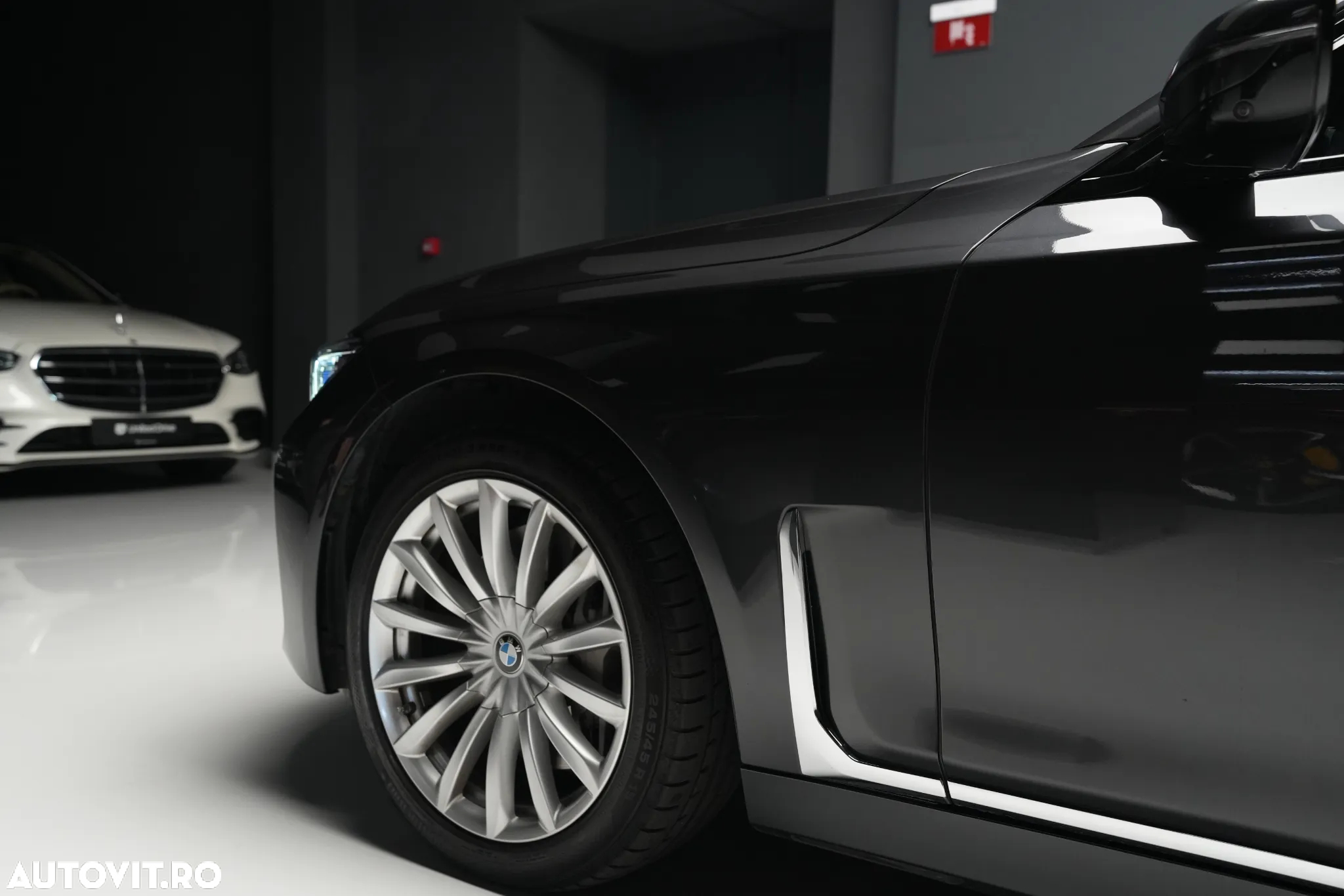 BMW Seria 7 740d xDrive MHEV - 11