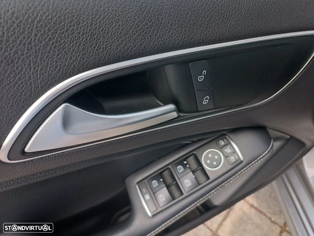 Mercedes-Benz A 180 d Urban - 16