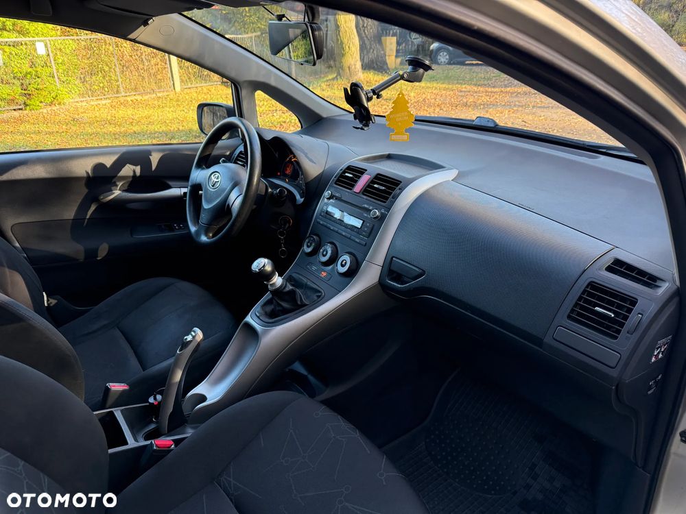 Toyota Auris 1.33 VVT-i Terra - 27