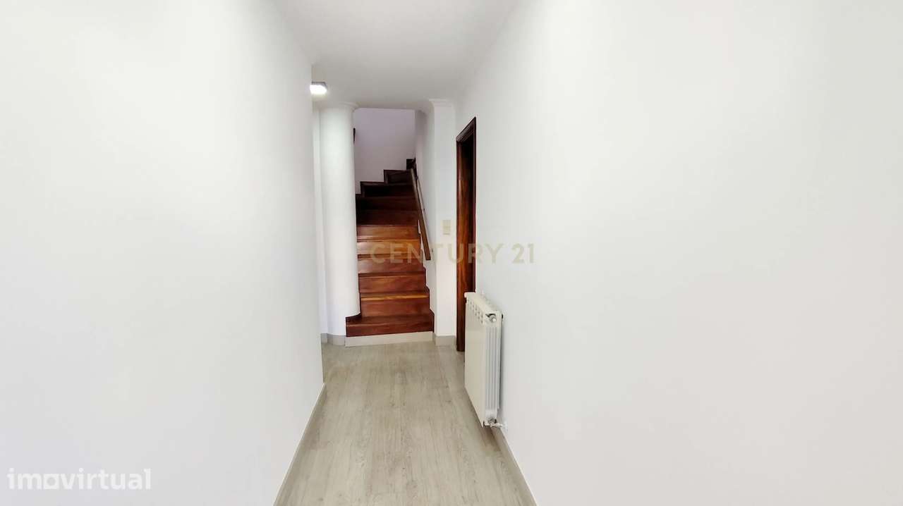 Moradia T4 numa Localização Privilegiada em Chaves - Grande imagem: 4/27