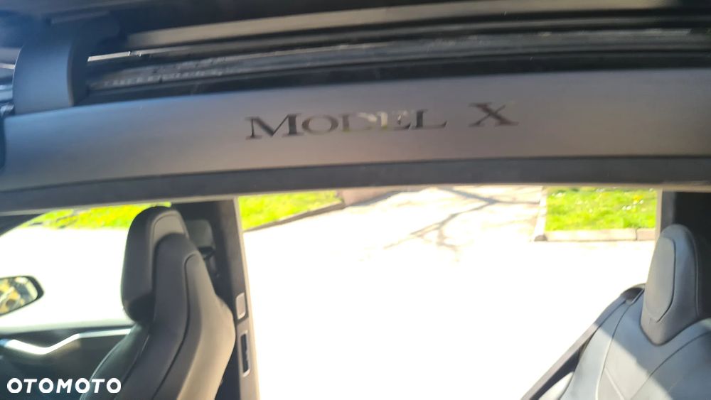 Tesla Model X - 27