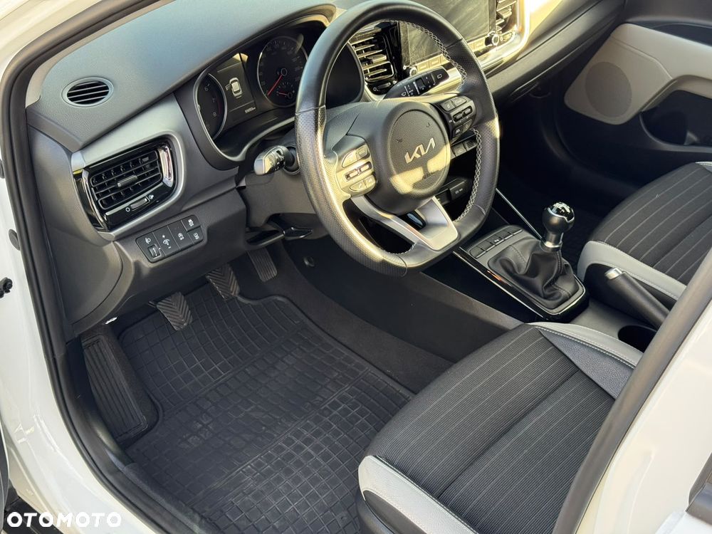Kia Stonic 1.2 L - 7