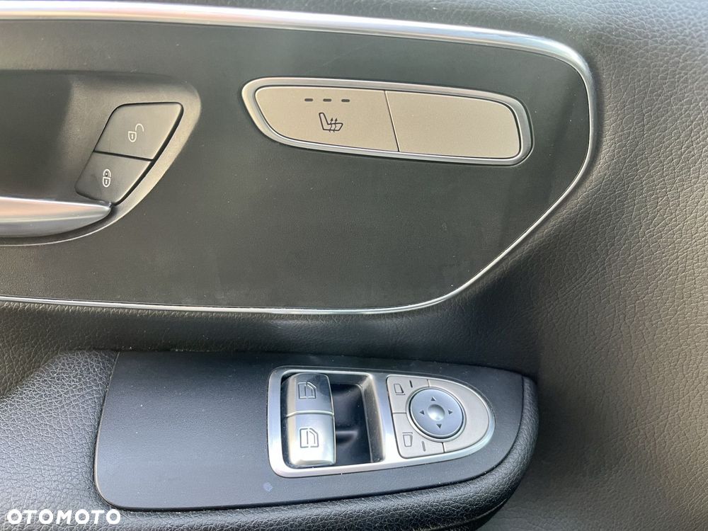 Mercedes-Benz Klasa V - 12