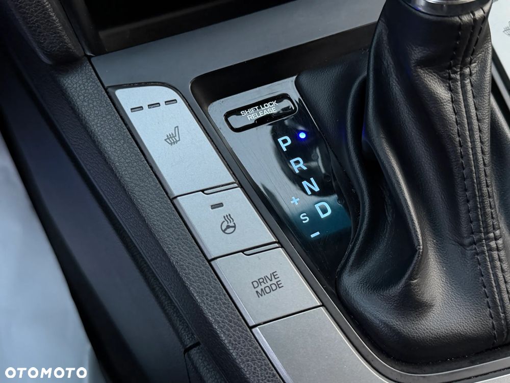 Hyundai Elantra 1.6 Comfort - 24