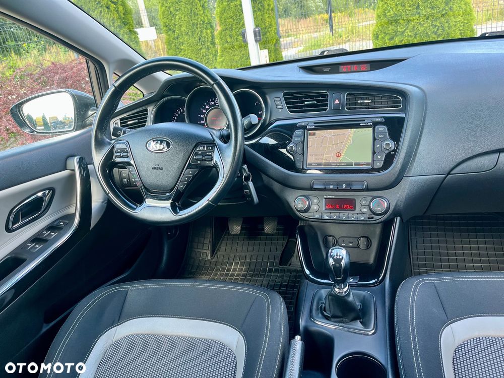 Kia Ceed 1.6 GDI ISG Platinum Edition - 22