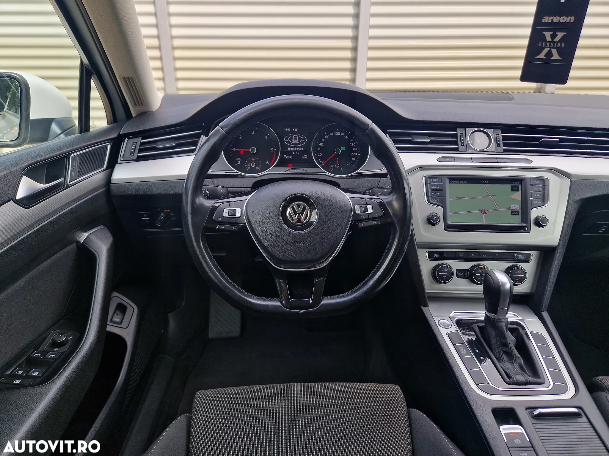 Volkswagen Passat - 12