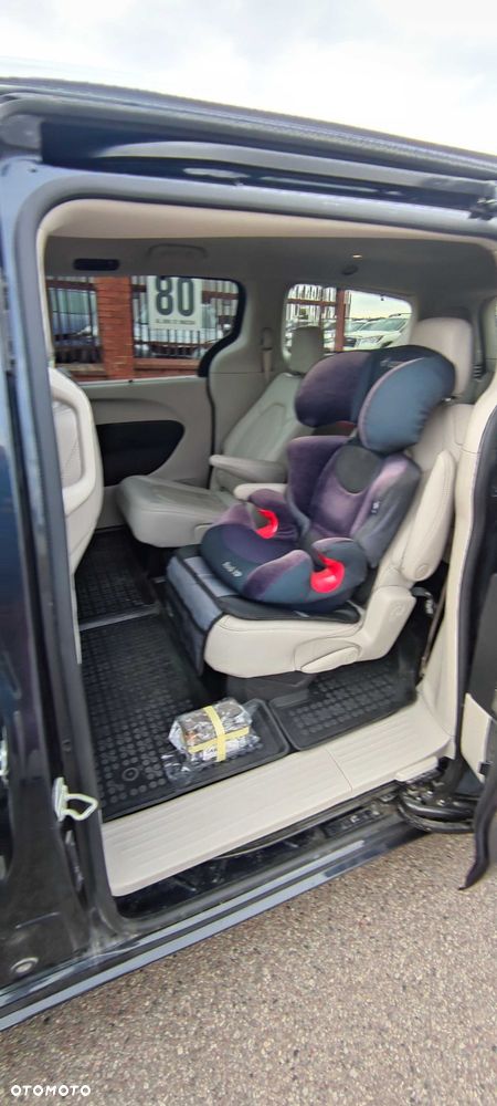 Chrysler Pacifica - 7