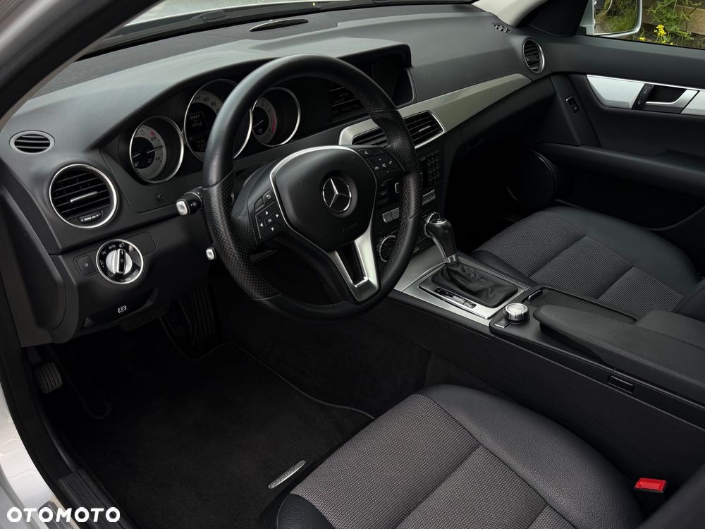 Mercedes-Benz Klasa C 250 CGI Automatik BlueEFFICIENCY Avantgarde - 28