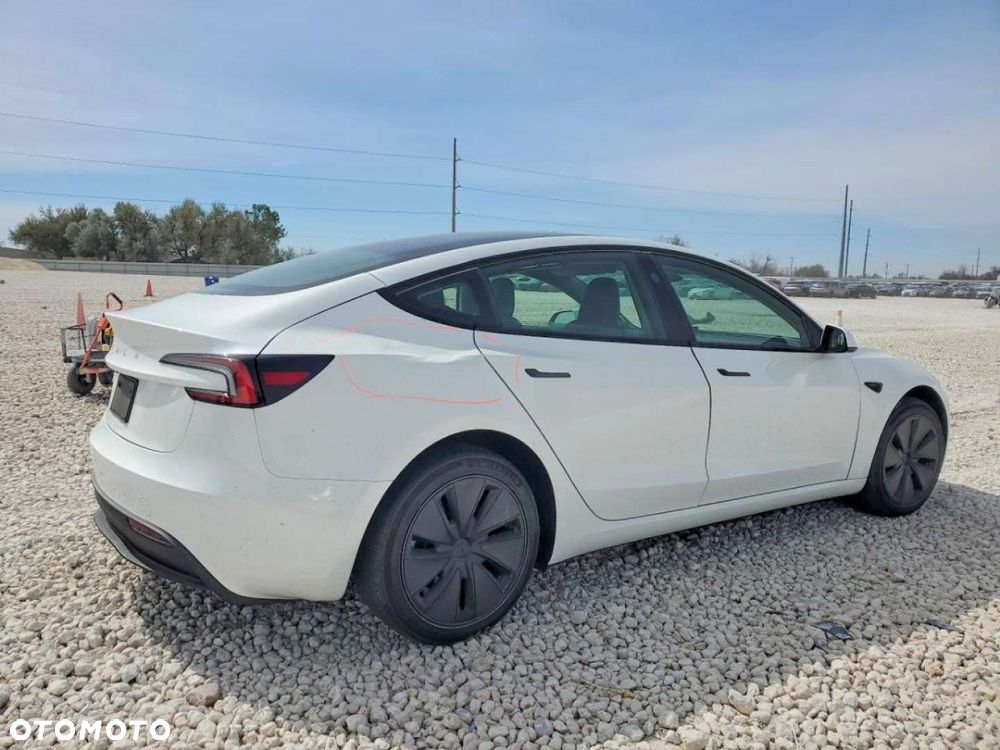Tesla Model 3 - 4