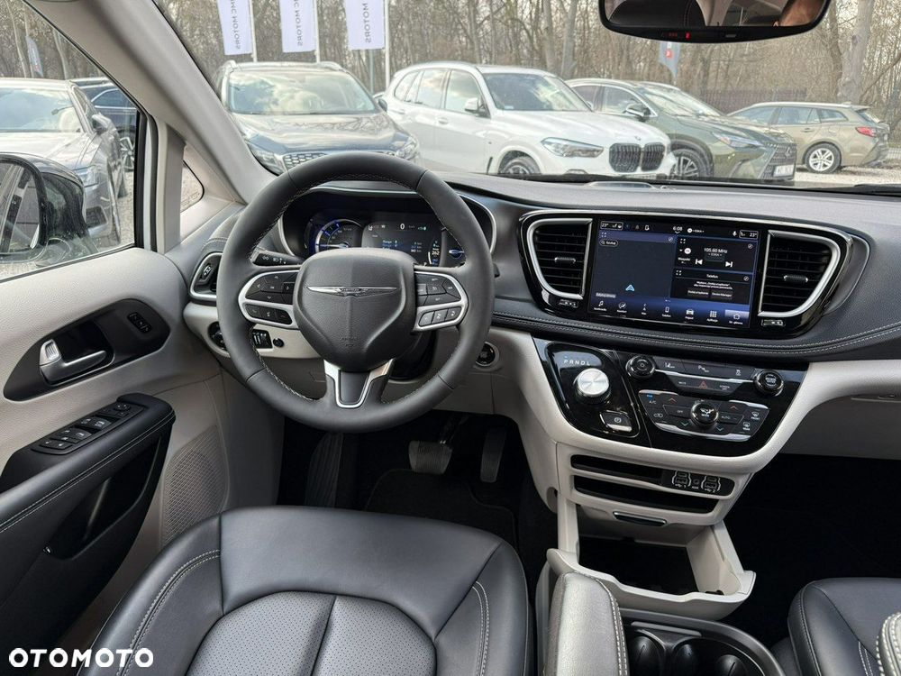 Chrysler Pacifica - 18