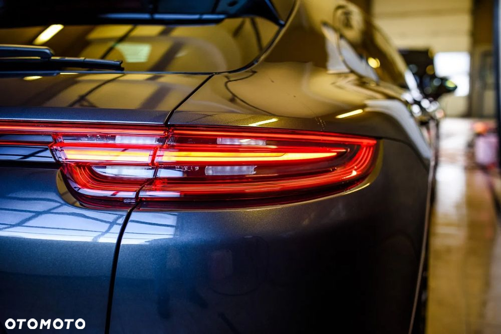 Porsche Panamera Turbo Sport Turismo - 10