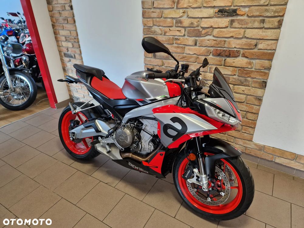 Aprilia Tuono - 1