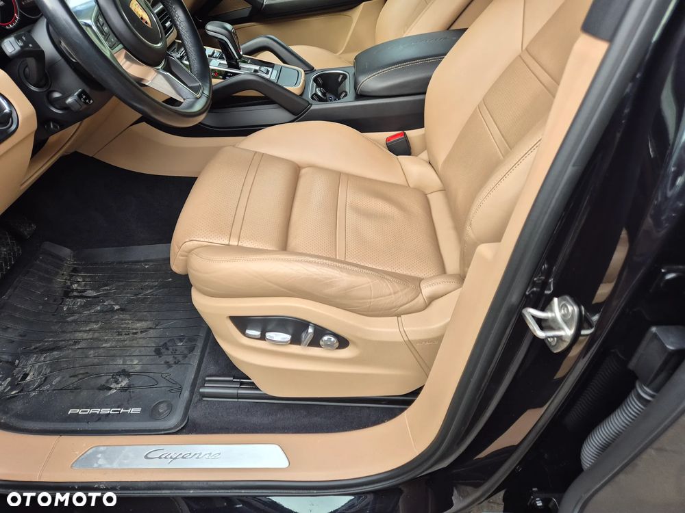 Porsche Cayenne Platinum Edition - 18