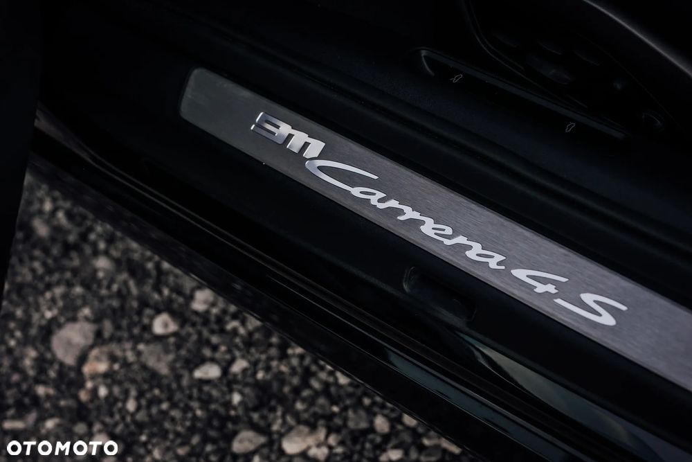 Porsche 911 Carrera 4S - 15