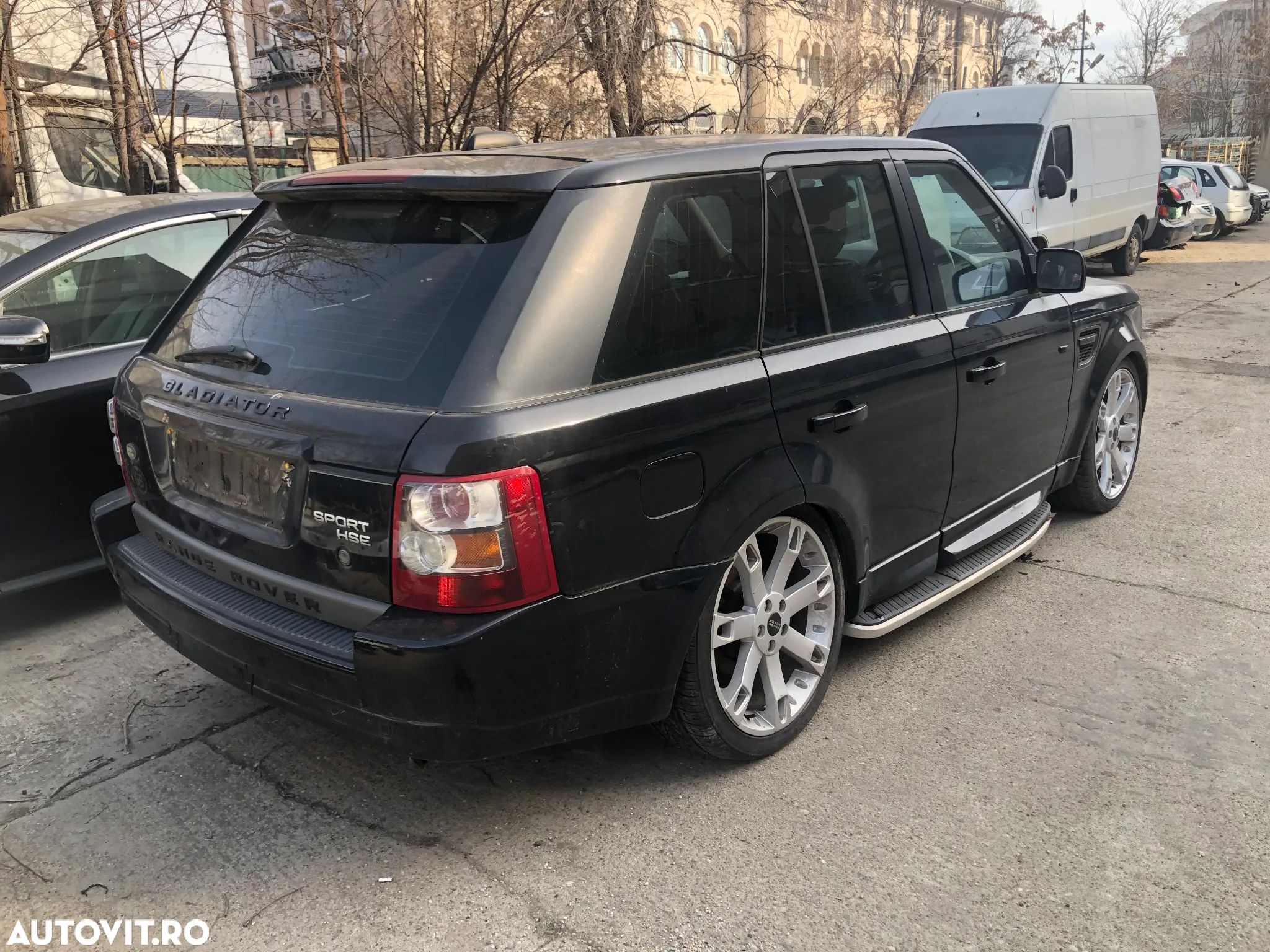 Dezmembrez Range Rover Sport 2.7 Diesel negru 2008 - 1