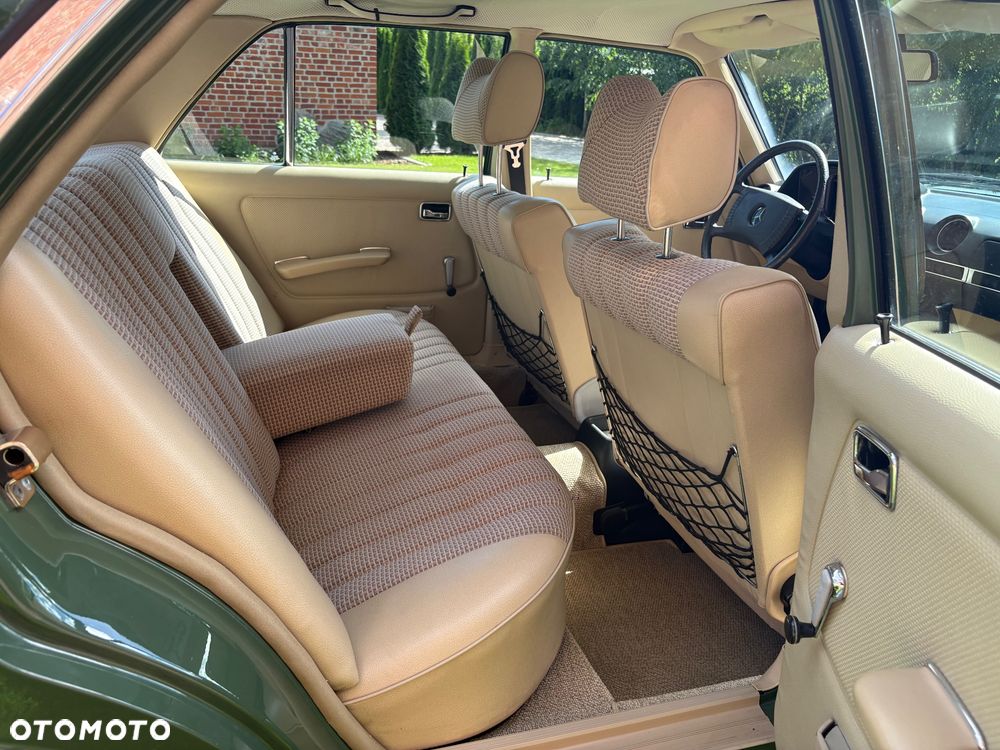 Mercedes-Benz W123 - 12