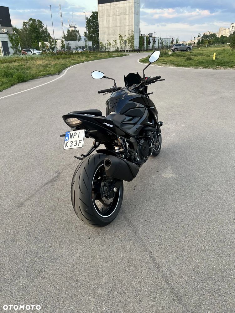 Suzuki GSX - 8
