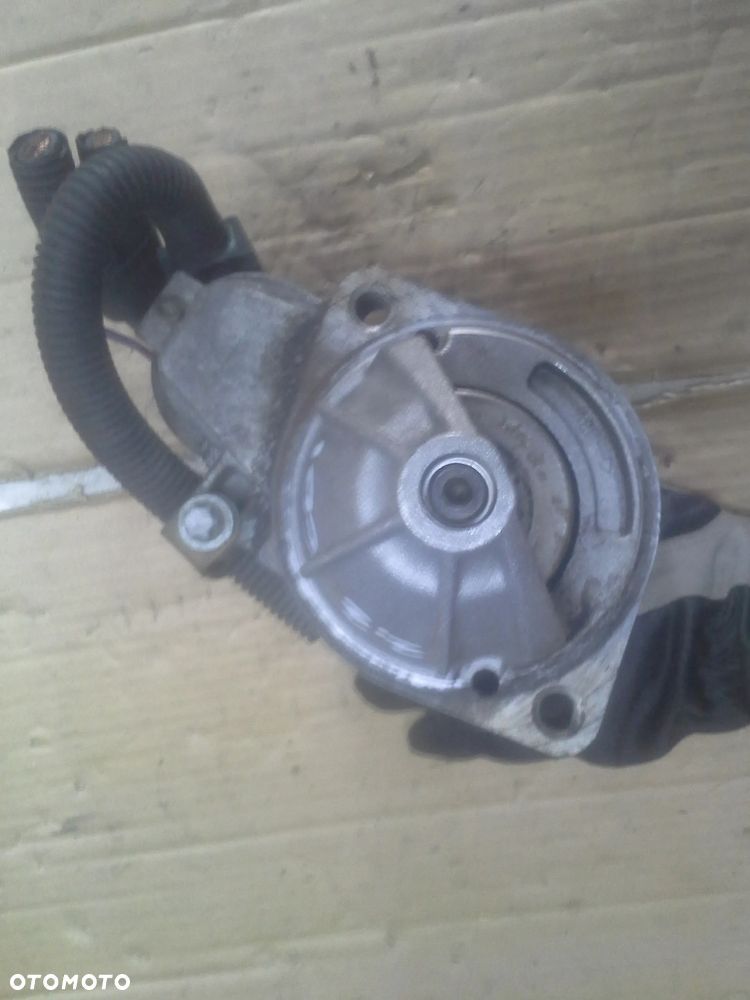 Mercedes Benz 2.2 CDi rozrusznik Valeo D7R43  0051511301 - 8