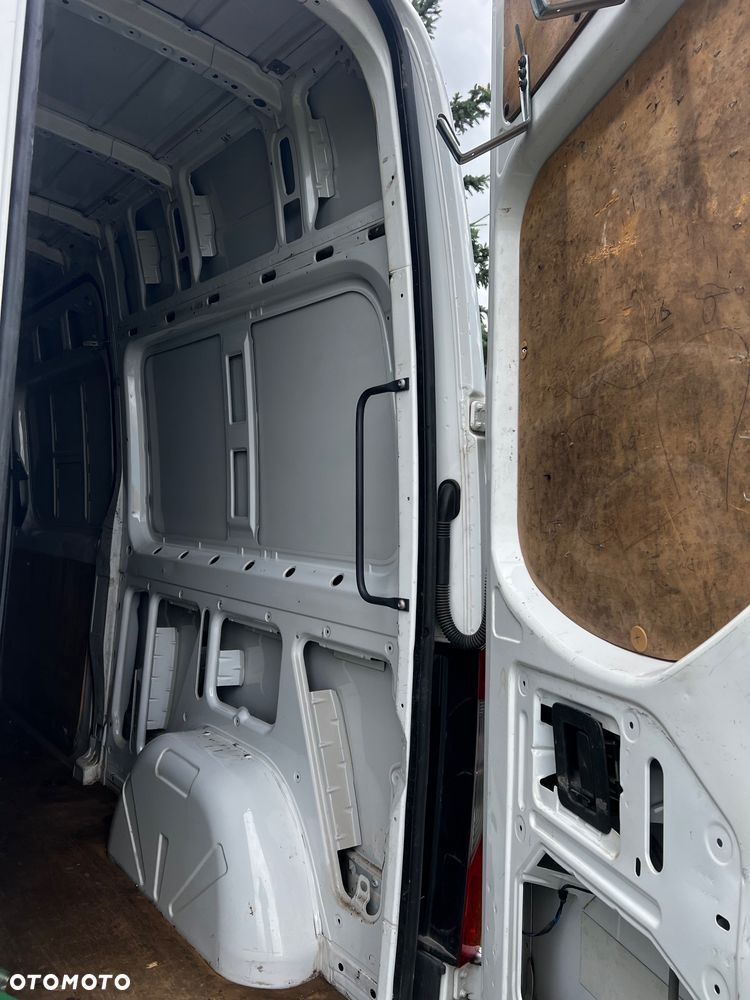 Mercedes-Benz Sprinter - 5
