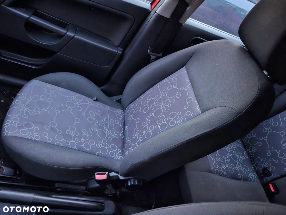 Ford Fiesta Mk6 fotel przód przedni prawy