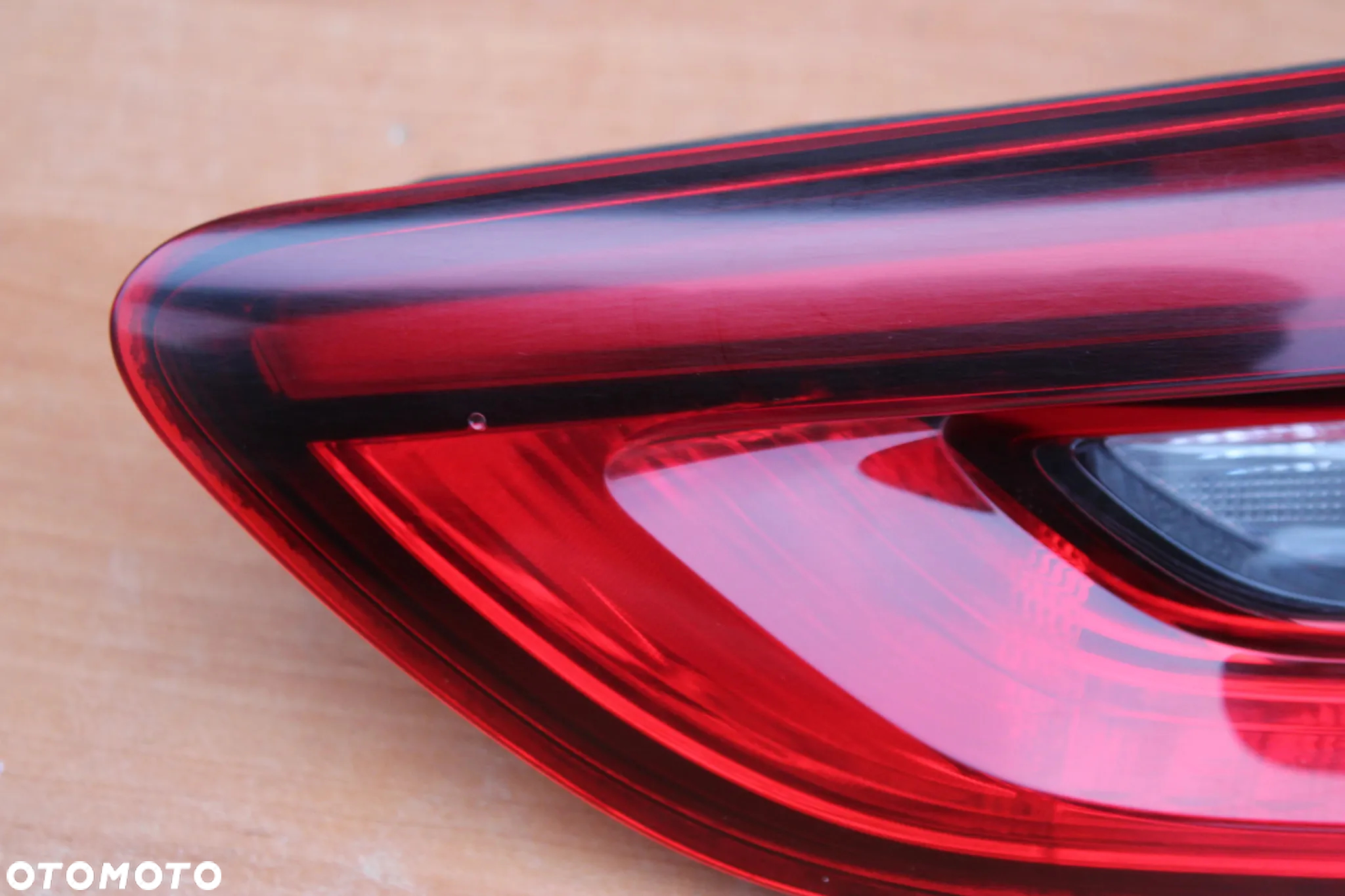 LAMPA PRAWY TYŁ TYLNA PRAWA W KLAPE OPEL INSIGNIA B KOMBI 39107539 - 2