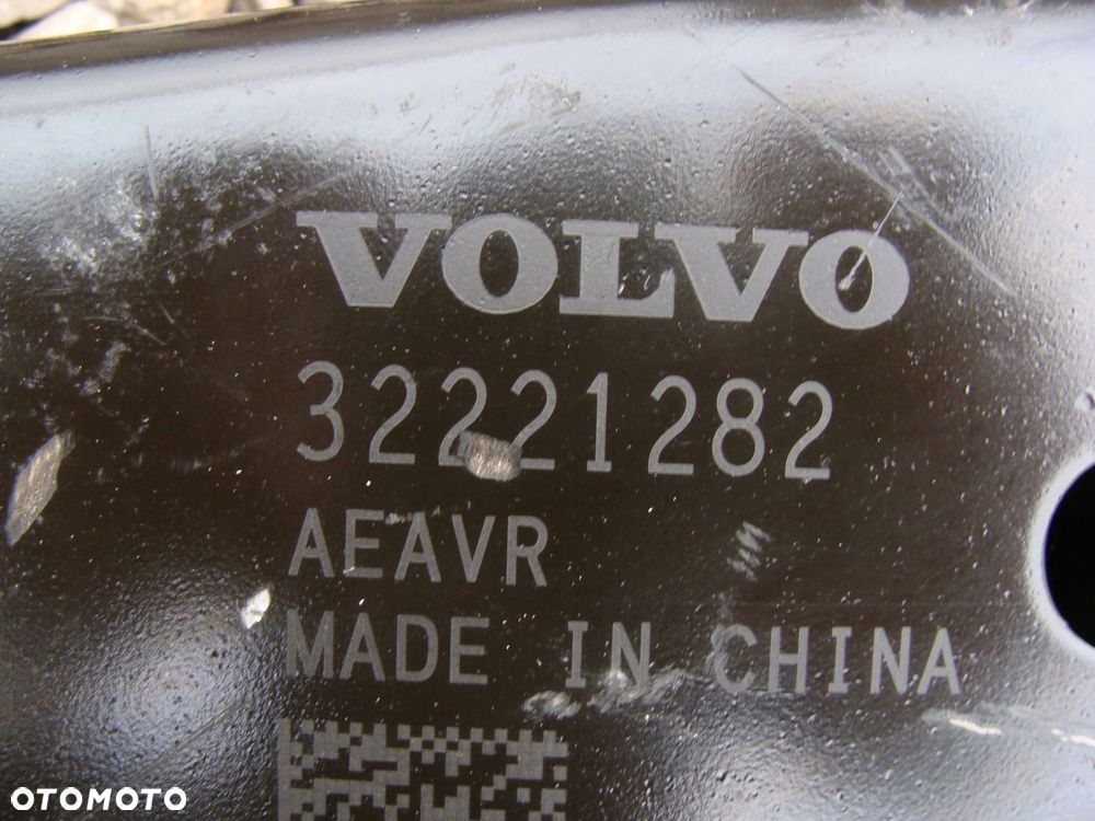 wahacz prawy volvo xc40 32221282 - 2